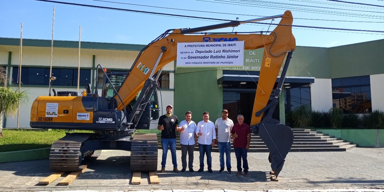 Município de Ibaiti recebe nova escavadeira hidráulica 0KM